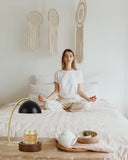 Candle Warmer Lamp for Jar Candles, Black Modern Electric Dimmable Candle Melter Lamps with 1 Balsam & Cedar Scented Candle, Ideal for Home Decor, 2 Bulb and 1 Candle Included