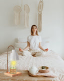 Candle Warmer Lamp for Jar Candles, Black Modern Electric Dimmable Candle Melter Lamps with 1 Balsam & Cedar Scented Candle, Ideal for Home Decor, 2 Bulb and 1 Candle Included