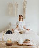 Candle Warmer Lamp for Jar Candles, Black Modern Electric Dimmable Candle Melter Lamps with 1 Balsam & Cedar Scented Candle, Ideal for Home Decor, 2 Bulb and 1 Candle Included